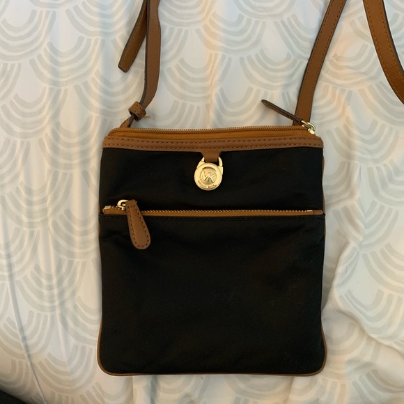 Michael Kors cross body purse - Picture 1 of 4